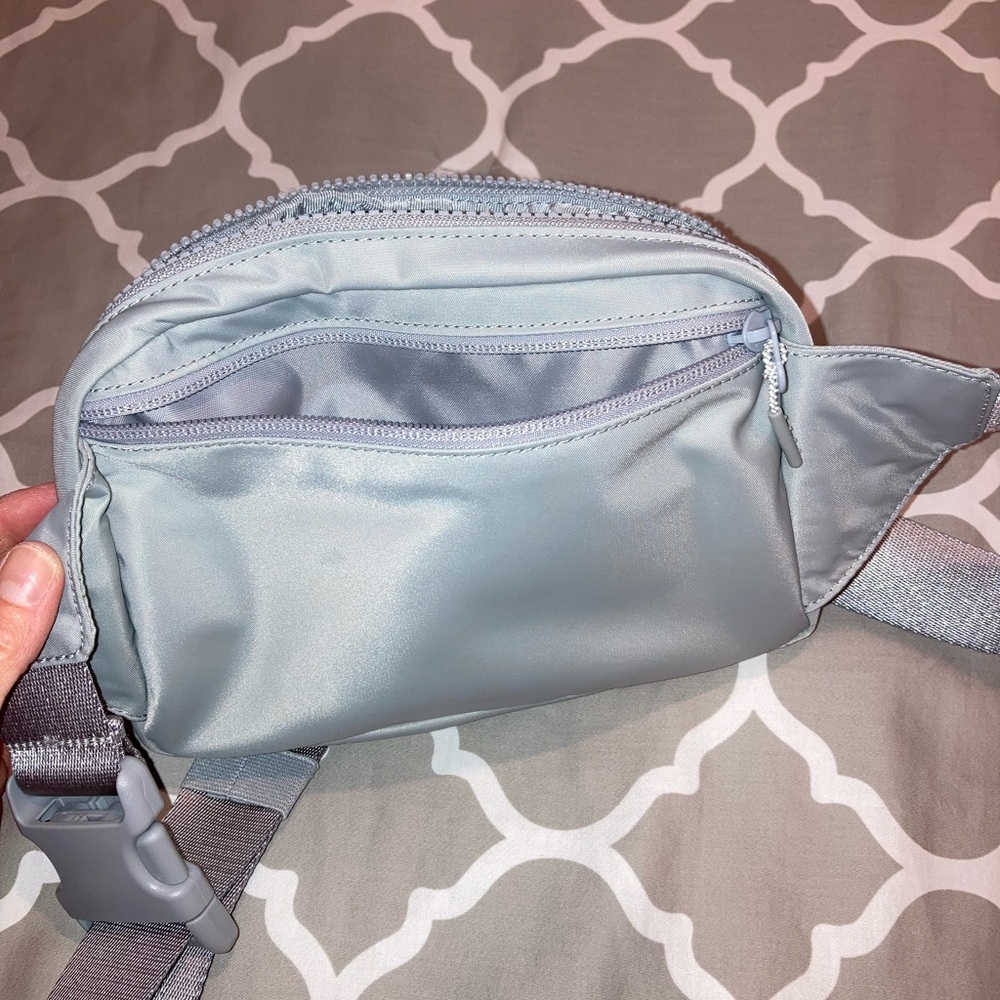 Lululemon Everywhere Belt Bag Crossbody Large 2L Silver Drop EBB NWT